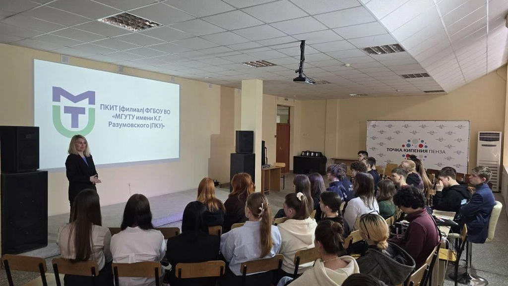 «Знать, чтобы спасать: сотрудник Центра крови Марина Голубовская провела встречу со студентами Пензенского казачьего института технологий»