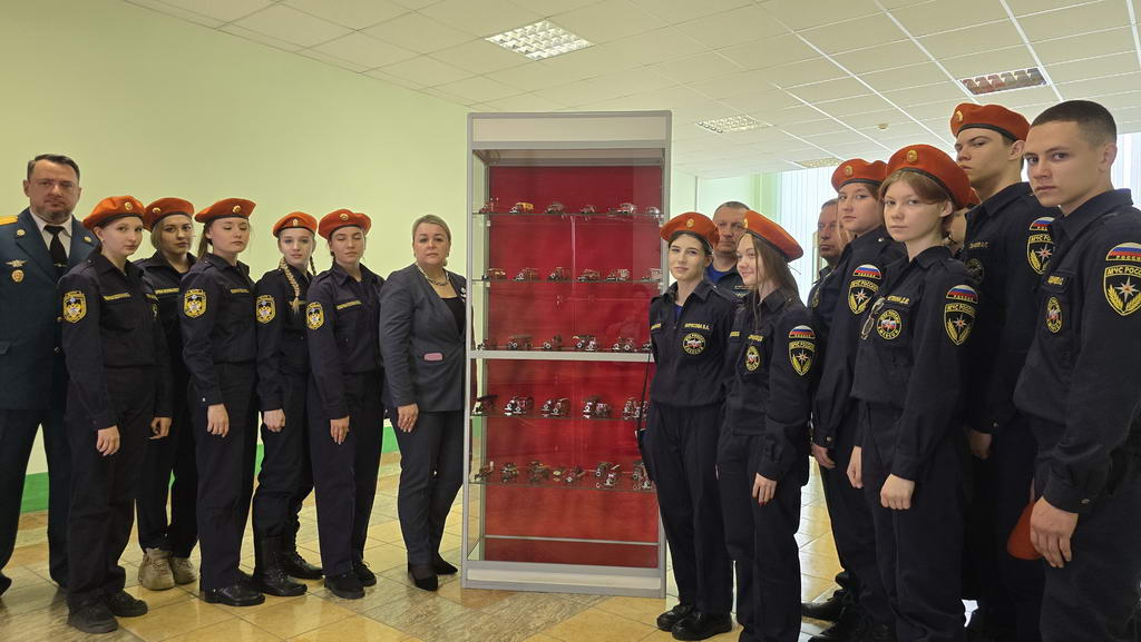Торжественное построение в честь Дня пожарной охраны Торжественное построение в честь Дня пожарной охраны