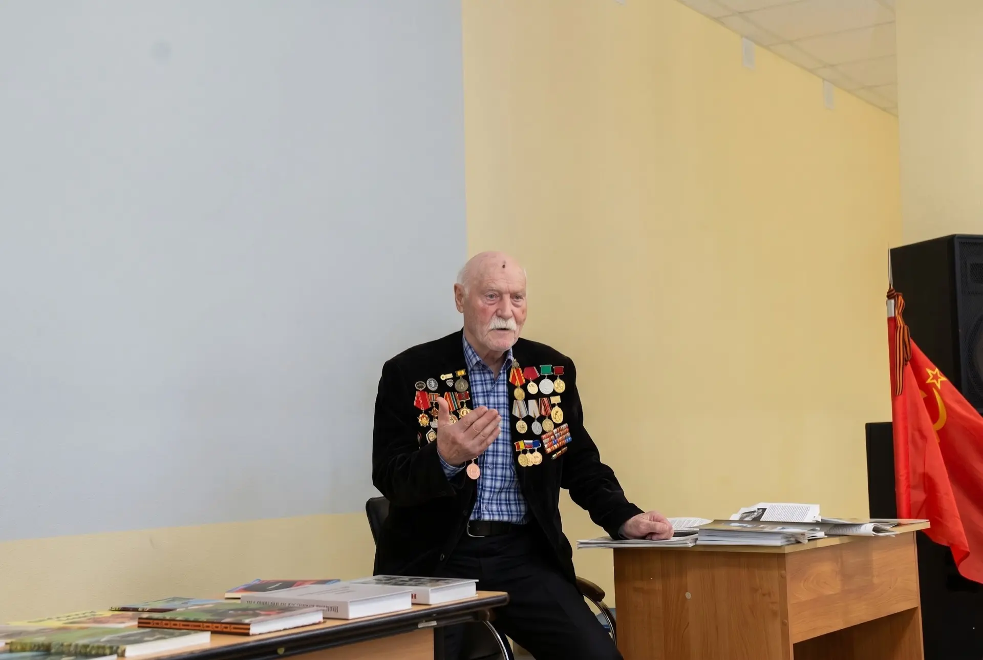 В Пензенском казачьем институте технологий состоялся исторический лекторий с участием члена областного Совета ветеранов В.Г. Бутова