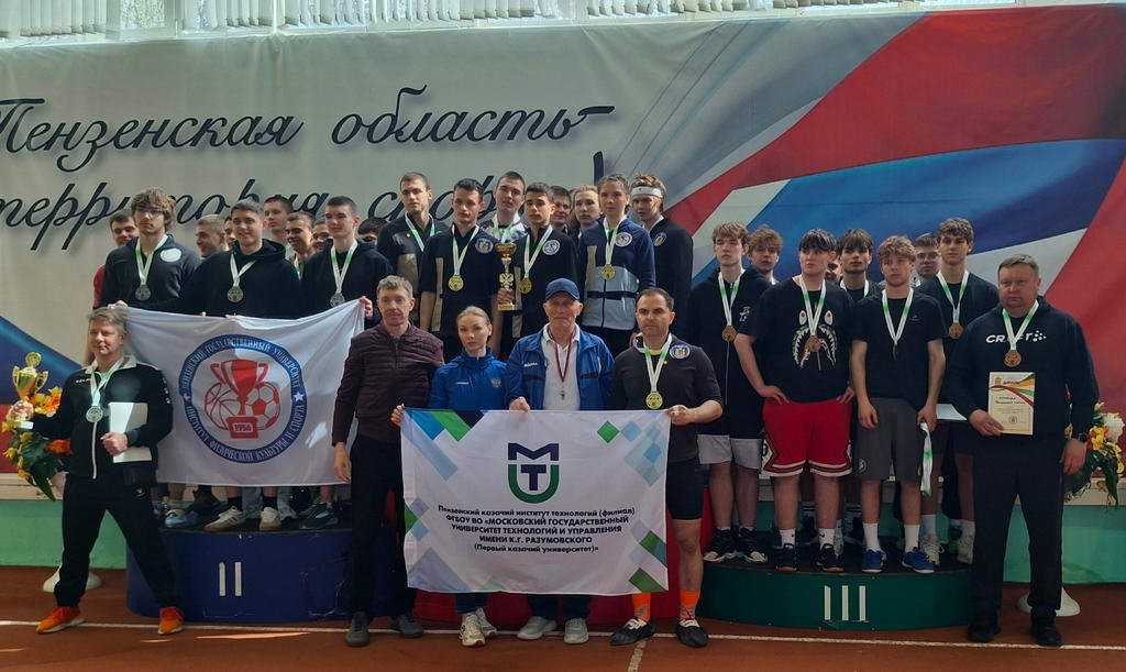 Команда ССК «Казачий» Пензенского казачьего института технологий одержала двойную победу в региональных соревнованиях по перетягиванию каната