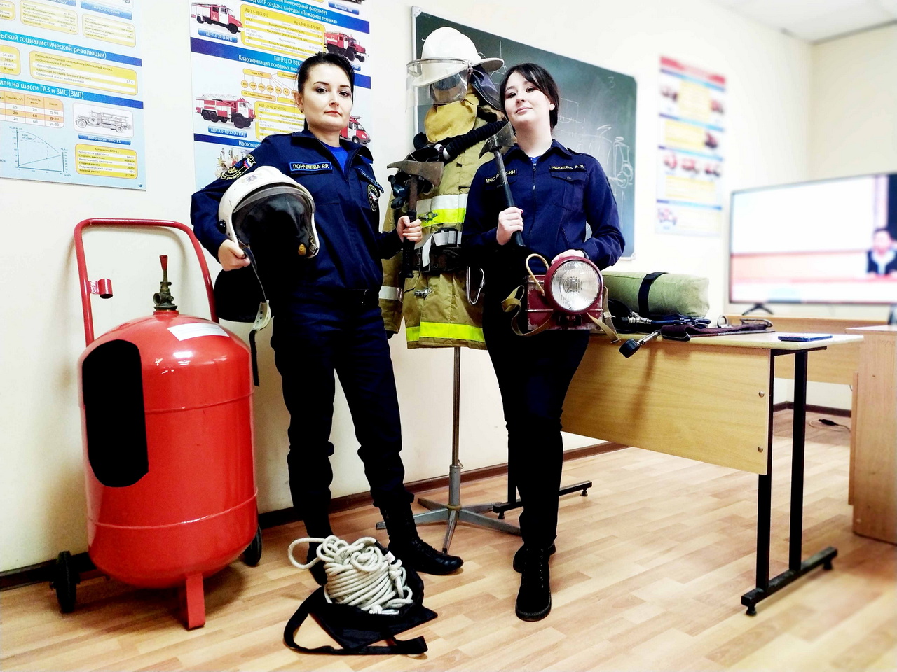 Студенты-пожарные проводят мастер-классы