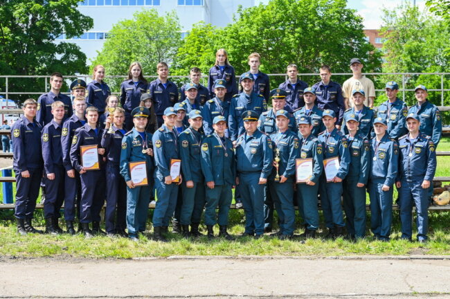 Пожарный колледж занял 1 место на областных соревнованиях среди сотрудников МЧС России